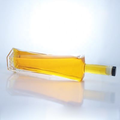 500 ml 750 ml 1000 ml Bottiglia di vetro trasparente con tappo a vite Materiale di base per bevande industriali Vetro