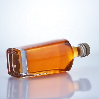 Manipolazione a caldo della superficie Colore chiaro o personalizzato Bottiglia di vetro 750 ml Rum Vodka Liquor