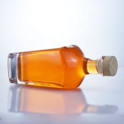 Manipolazione a caldo della superficie Colore chiaro o personalizzato Bottiglia di vetro 750 ml Rum Vodka Liquor
