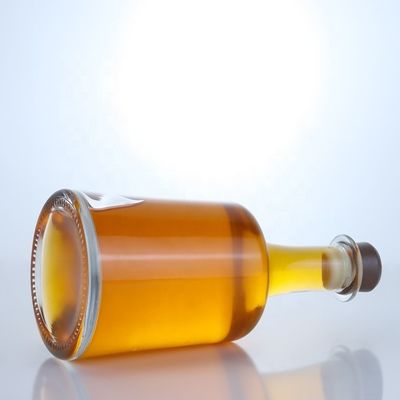 Manipolazione superficiale Stampaggio a caldo Bottiglia di vetro con sughero per vodka Gin Rum Whiskey