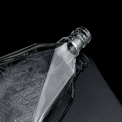 Bottiglia di vetro di pietra trasparente a fondo spessa per gin whisky rum tequila e brandy 2022 Design