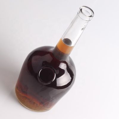 Bottiglie di vetro di pietra a fondo spessa a collo lungo su misura per vodka gin rum champagne