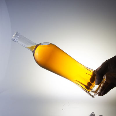 Bottiglia di vetro personalizzata da 750 ml Peso Materiale di base Vetro 500 ml Bottiglia di liquore di vetro per whisky