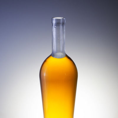 Bottiglia di vetro personalizzata da 750 ml Peso Materiale di base Vetro 500 ml Bottiglia di liquore di vetro per whisky