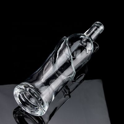 Bottiglia di vetro Super Flint 750 ml con tappo a vite per VODKA personalizzata in rilievo