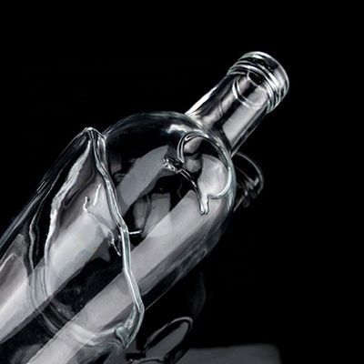 Bottiglia di vetro Super Flint 750 ml con tappo a vite per VODKA personalizzata in rilievo