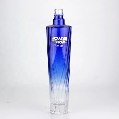 Bottiglia in vetro quadrato blu da 750 ml con colore a gradiente e tappo a vite