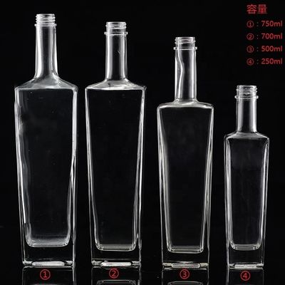Materiale di base vetro Vodka Licore Bottiglia di vetro Diverse dimensioni per distillerie