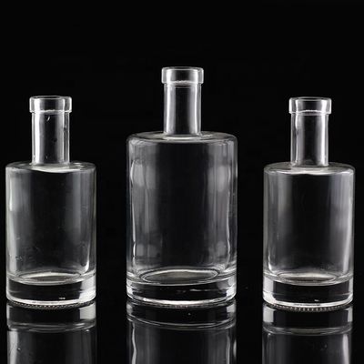 Materiale di base vetro Vodka Licore Bottiglia di vetro Diverse dimensioni per distillerie