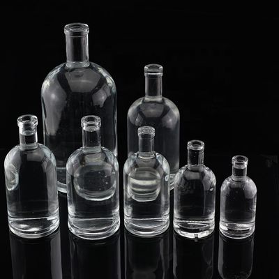 Materiale di base vetro Vodka Licore Bottiglia di vetro Diverse dimensioni per distillerie