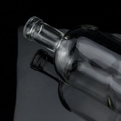 Materiale di base Bottiglia di liquore di vetro 500 ml 700 ml 750 ml con sigillo di sughero e forma rotonda