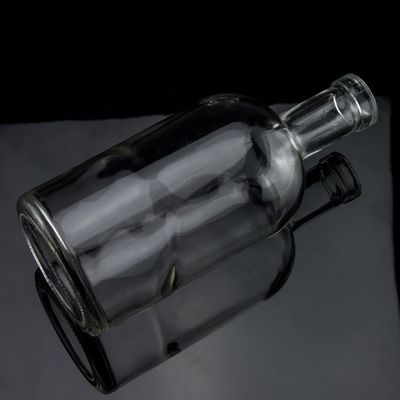 Materiale di base Bottiglia di liquore di vetro 500 ml 700 ml 750 ml con sigillo di sughero e forma rotonda