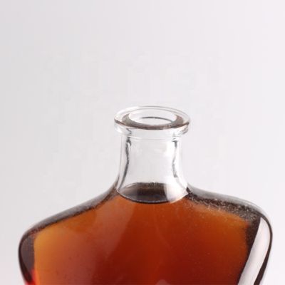 Collare di vetro 75cl Lady Bodi a forma di bottiglia di vetro per vino liquore vodka Design creativo